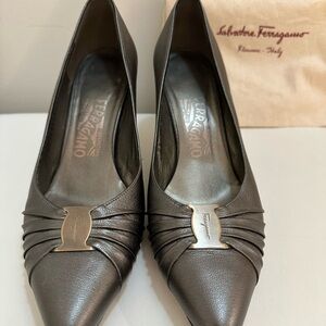 Salvatore Ferragamo Women's Metallic Pumps Heels 7.5